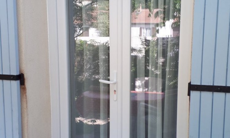 Pose de Porte fenêtre en PVC à Pernes-les-Fontaines